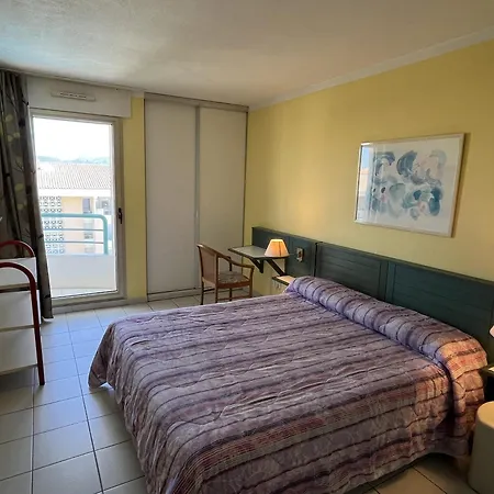 Open 41m2 4eme Etage Vue Sur Piscine Lägenhet
