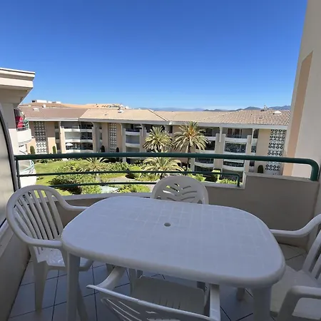 Open 41m2 4eme Etage Vue Sur Piscine Lägenhet